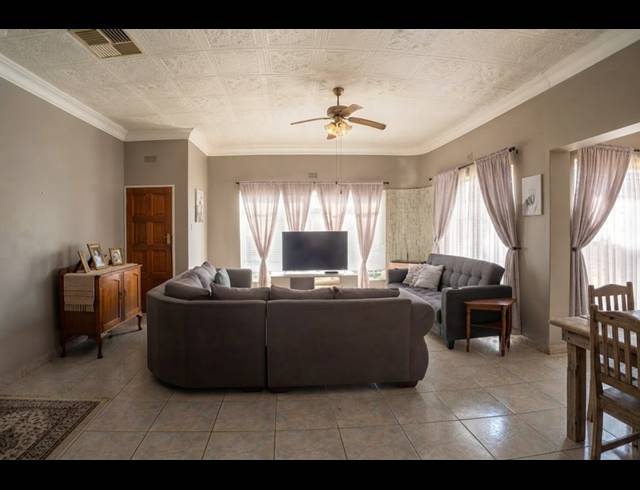 4 BEDROOM HOUSE FOR SALE IN VANDERBIJLPARK SE 2